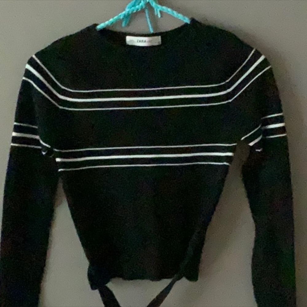 BLACK and WHITE ZARA crop sweater with tie to go around waist size small🌟